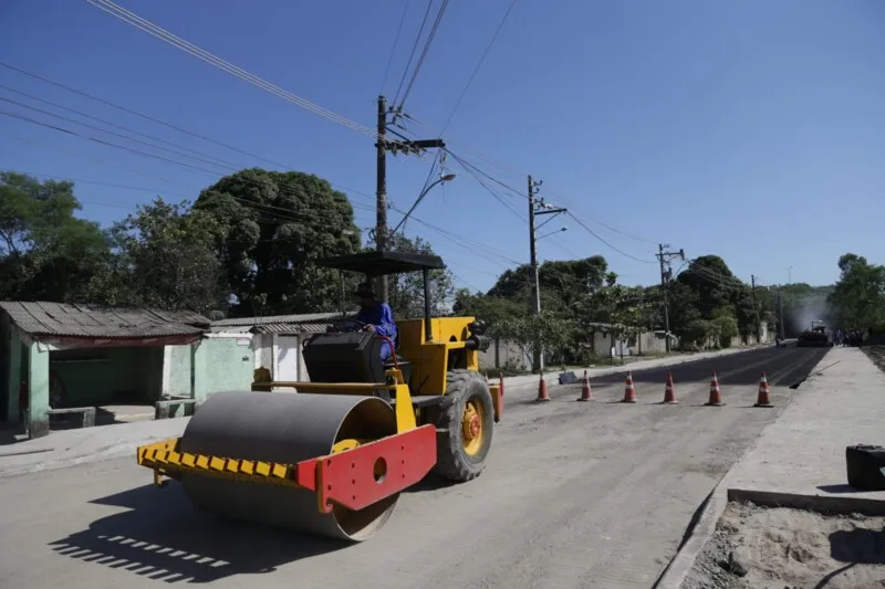 A estrada liga a BR-101 à RJ-104 estava com as obras paradas há oito anos.