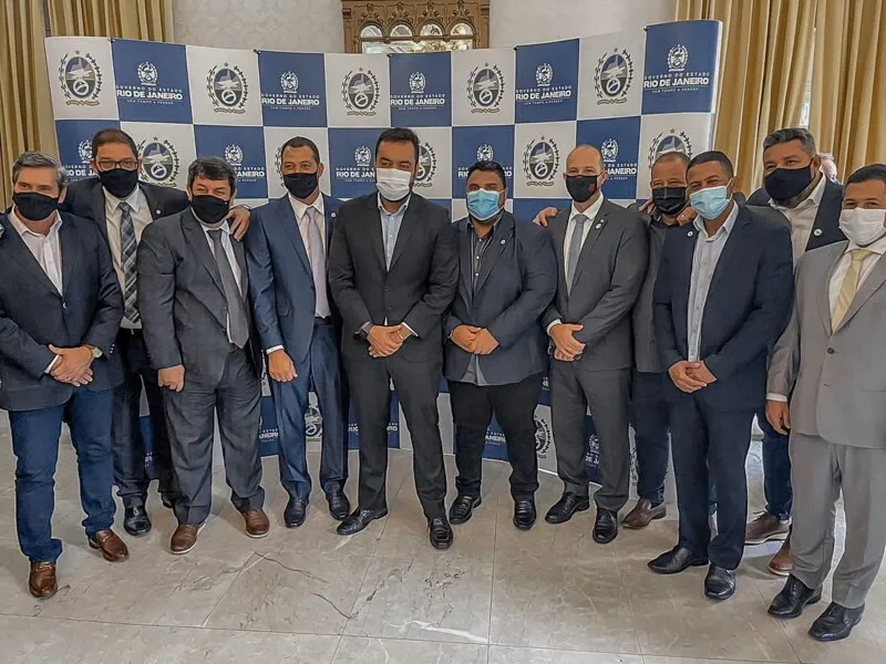 Políticos participaram da cerimônia de assinatura do acordo