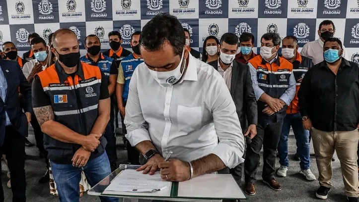 Cláudio Castro entregou cheque simbólico dos recursos da Cedae