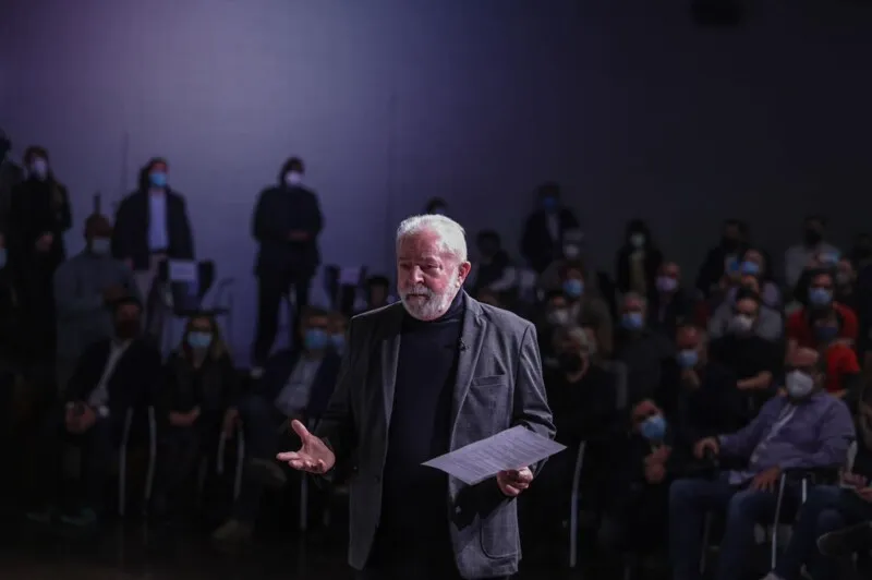 Ex-presidente deu entrevista ao jornal espanhol El País