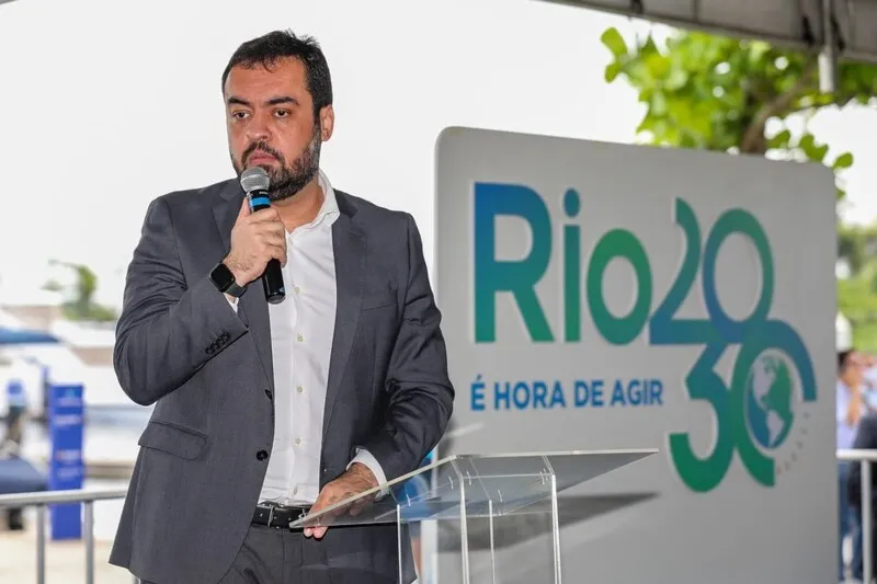 Governador diz que é favorável à queima de fogos em Copacabana