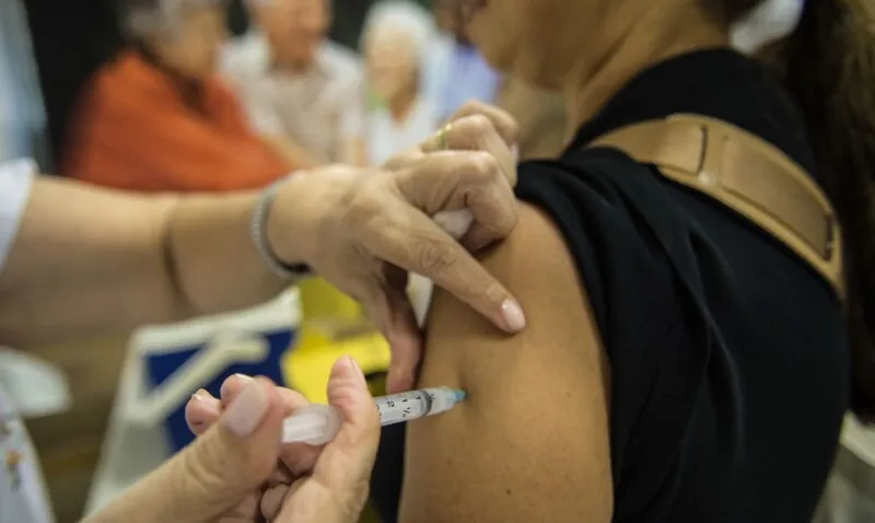 55,7% do público-alvo tomou a vacina contra a gripe