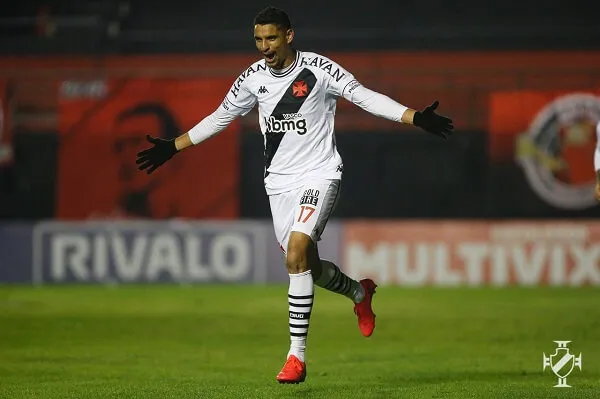 Daniel Amorim comemorando gol pelo Vasco nesta Série B