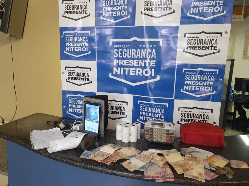 Material foi apreendido por policiais