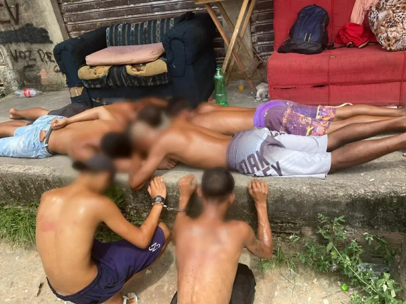 Criminosos tentaram fugir dos policiais, mas foram capturados