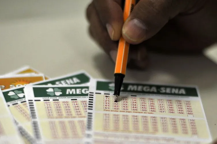 Apostas podem ser feitas até as 19h nas loterias ou pela internet