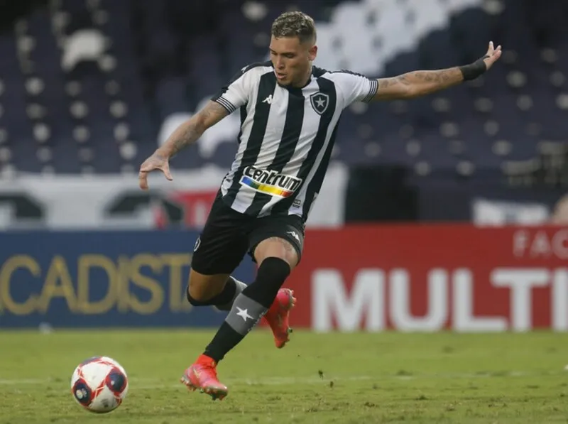 Centroavante tem 11 gols e nove assistências na temporada