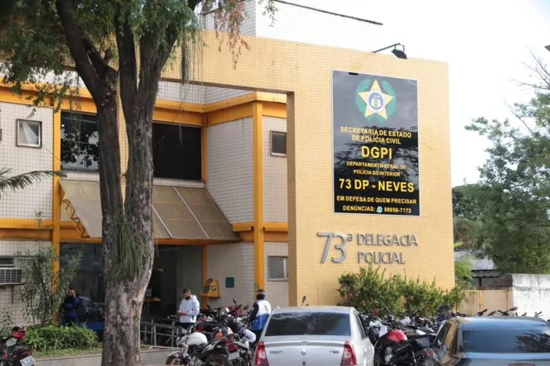 Caso foi registrado na Delegacia de Neves (73ª DP)