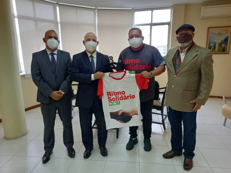 Representantes da OAB Niterói e do projeto Ritmo Solidário