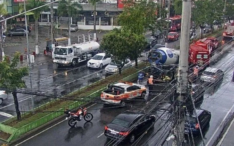Acidente provocou congestionamento na via