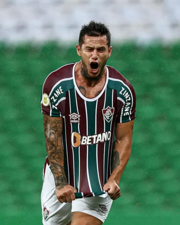Raúl Bobadilla comanda o ataque tricolor nesta partida