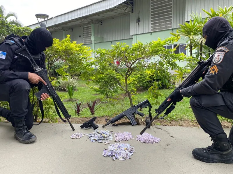 Material foi apreendido por policiais do 7º BPM