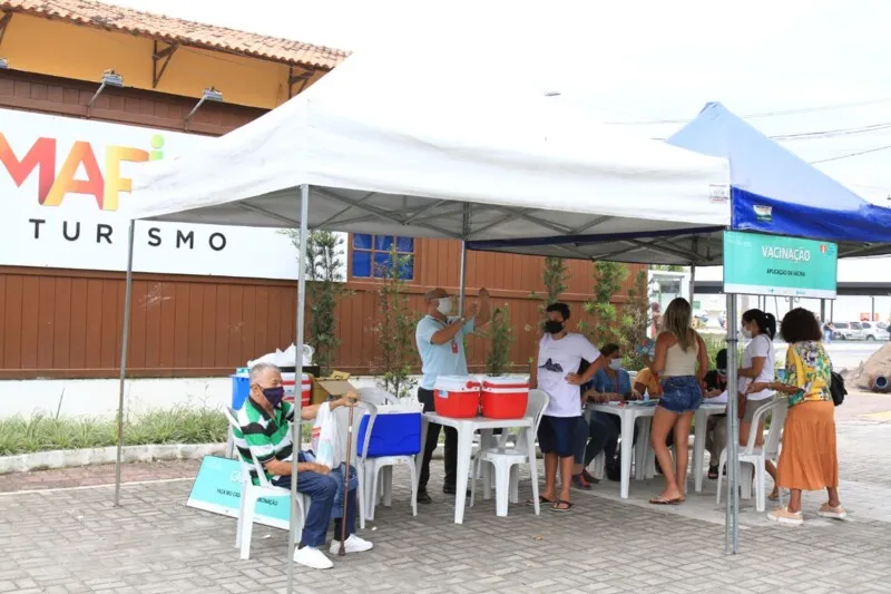 Em Ponta Negra, a vacinação itinerante contra a covid-19 vai das  9 às 16h