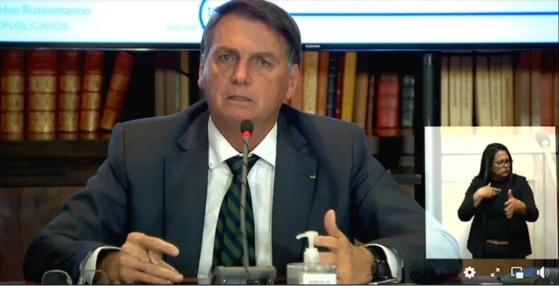 Bolsonaro fez live em que atacou urnas eletrônicas
