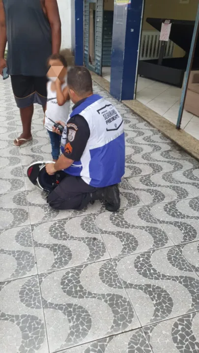 A criança já retornou para sua família.
