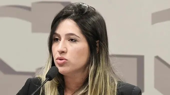 Larissa Dutra foi afastada a pedido do MPF