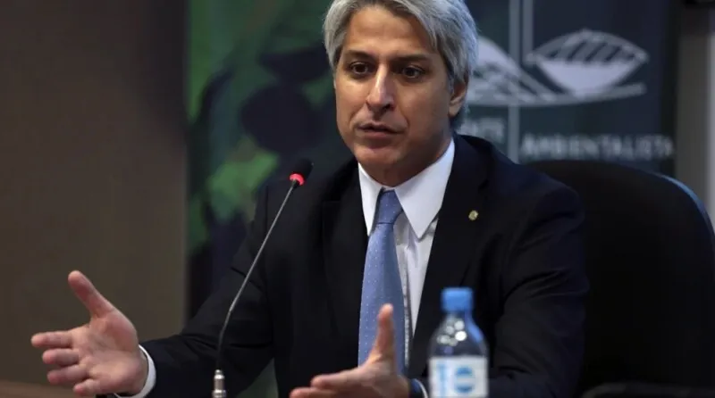 Alessandro Molon foi comparado com Paulo Sousa
