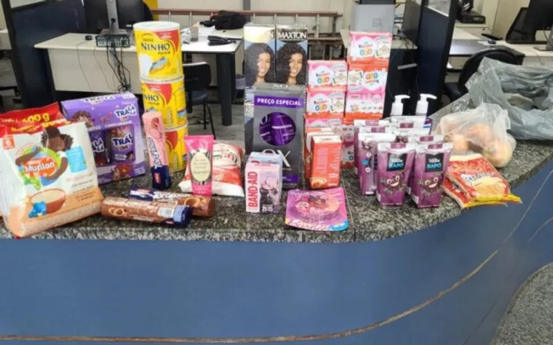 Produtos foram encontrados com a mulher