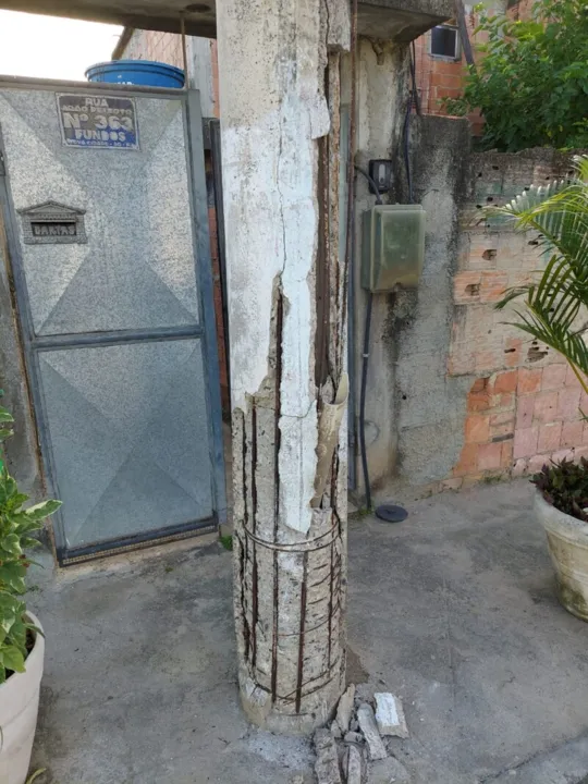 Poste deteriorado tem preocupado moradores