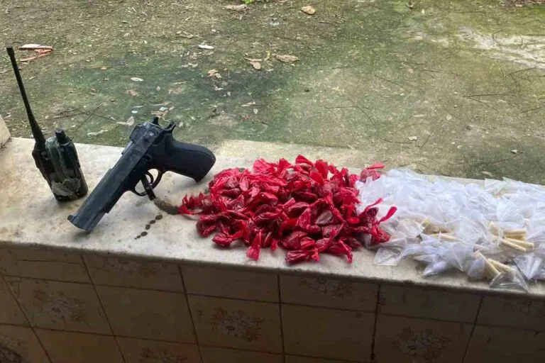 Material foi apreendido por policiais do 12º BPM (Niterói)