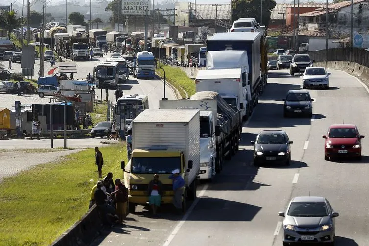 Líderes dos caminhoneiros ameaçam greve 
