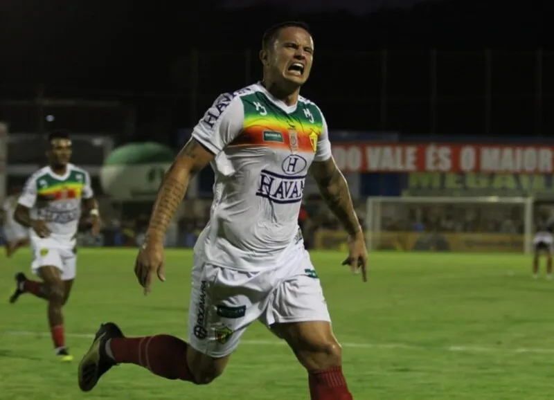 Edu fez um gol e pegou um pênalti no jogo