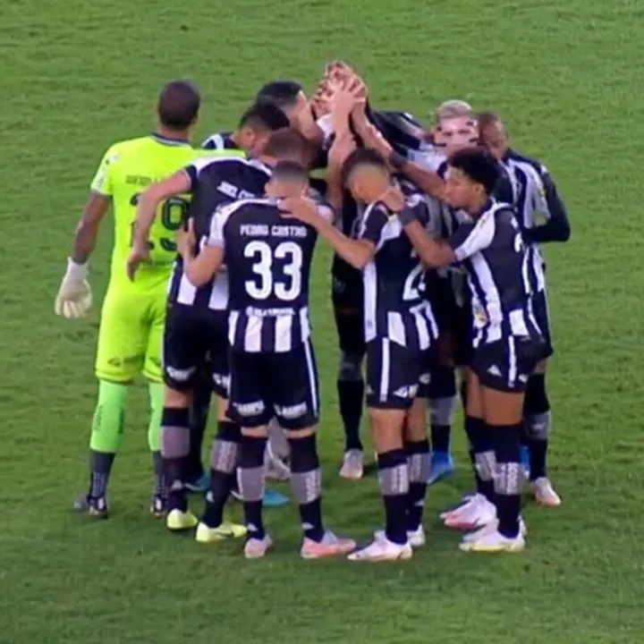 Jogadores do Botafogo fazem protesto