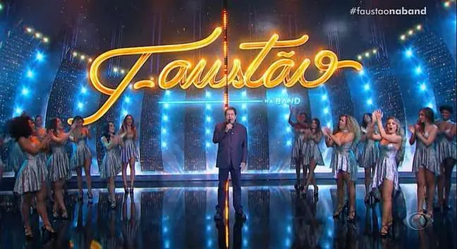 Apresentador fez sua estreia na Band na hora da virada