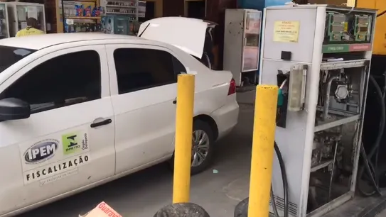 A ação continua e outros postos de gasolina