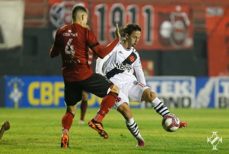 No primeiro turno, o Vasco derrotou o Brasil de Pelotas por 2 a 1