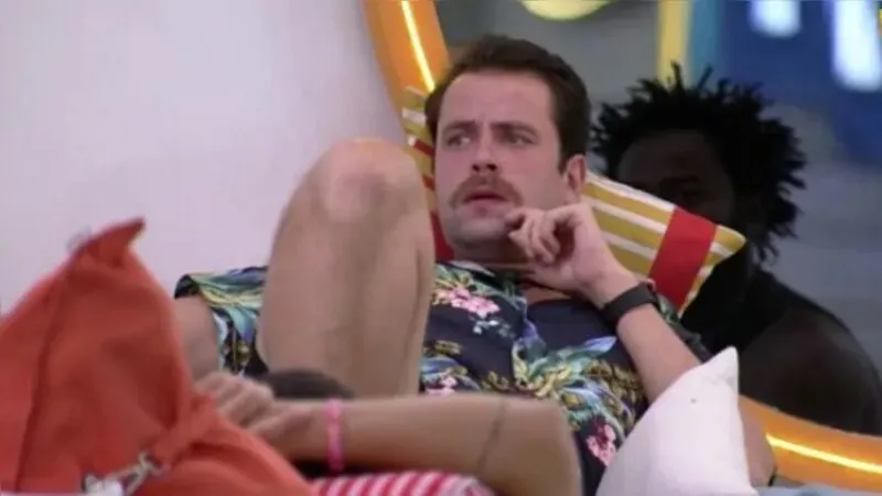 A madrugada foi de muitas tretas entre os brothers.
