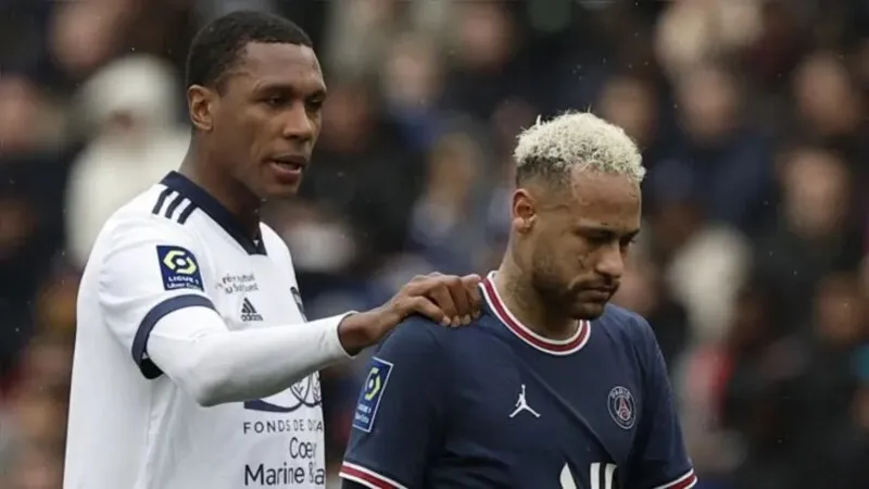 Mesmo ajudando o time a levar a vitória, os torcedores não perdoaram Neymar.