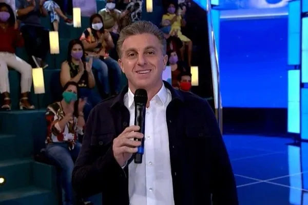 Luciano Huck recebeu críticas pela condução no 'Domingão'