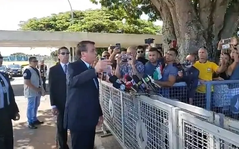 Bolsonaro deu declaração durante saída do Palácio da Alvorada