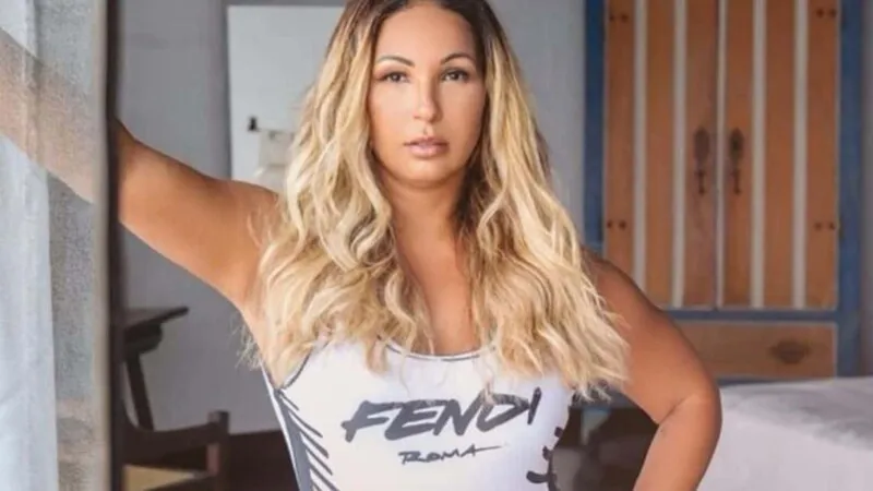 Cantora tranquiliza fãs e diz que 'já já está em casa'.