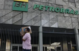 Após fala de Bolsonaro, Petrobras afirma que não há definição sobre redução de preços de combustíveis