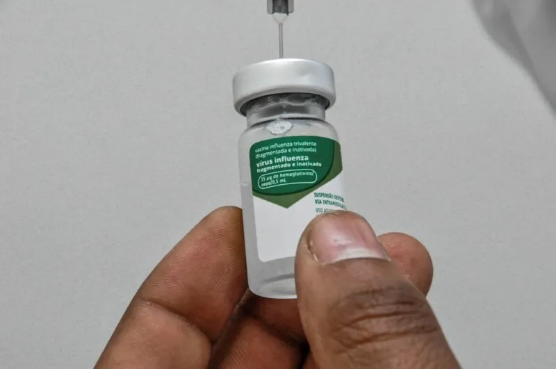 Vacinação contra  influenza e sarampo em Itaboraí