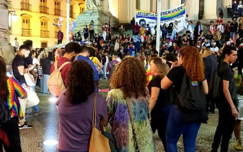 Centenas de pessoas foram ao centro do Rio celebrar