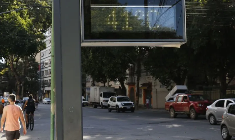 As bermudas são liberadas no verão desde 2003