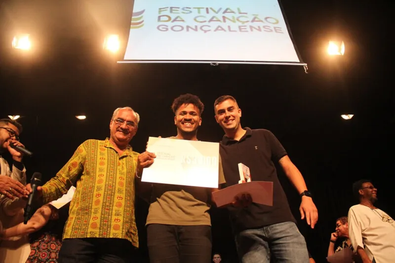 Cris Mont foi o grande vencedor do festival com a música 'Não Me Desmereça'