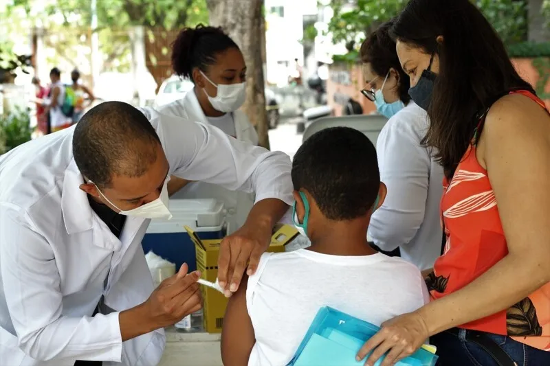 Niterói vacina adolescentes contra covid-19