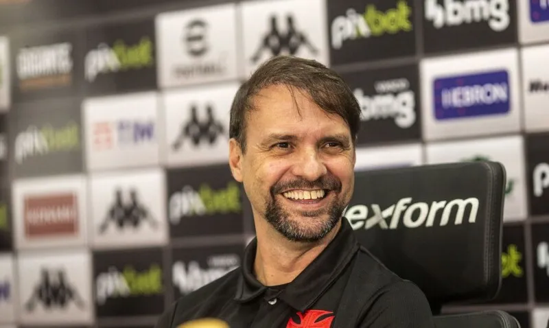 Neste domingo (24), o Cruzmaltino anunciou a demissão do treinador