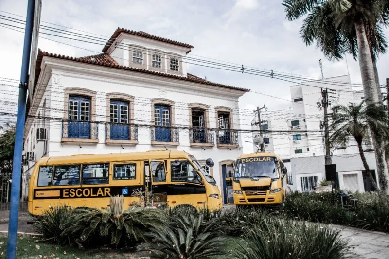 Os novos ônibus escolares foram recebidos através do Plano de Ações Articuladas (PAR)