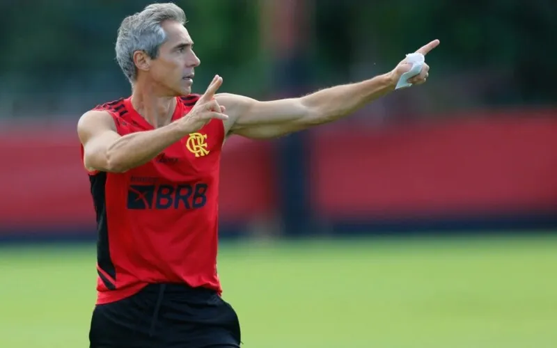 Victor Hugo renovou com o Flamengo até 2027