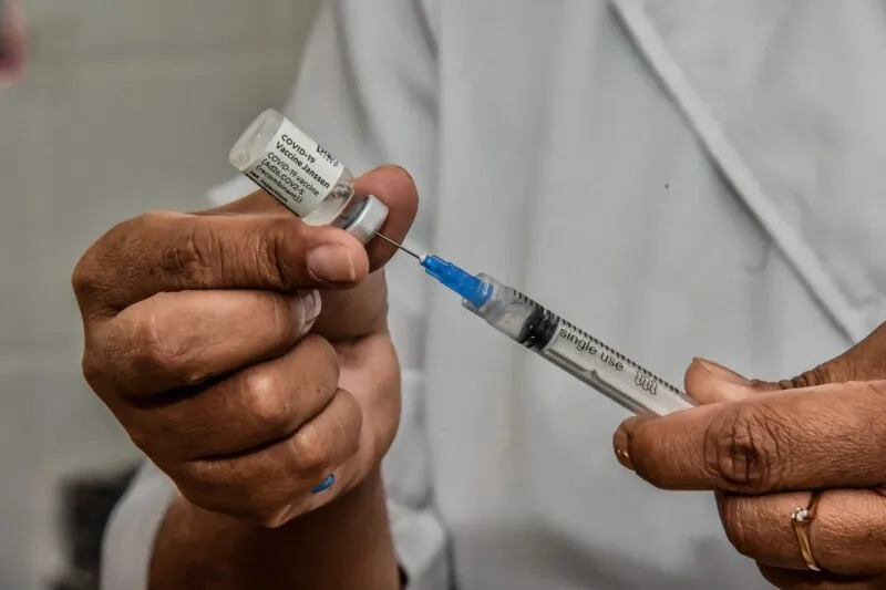 Além das gestantes e puérperas, a segunda dose de reforço (R2) também já está disponível para as pessoas com 50 anos de idade ou mais e profissionais da Saúde em Itaboraí