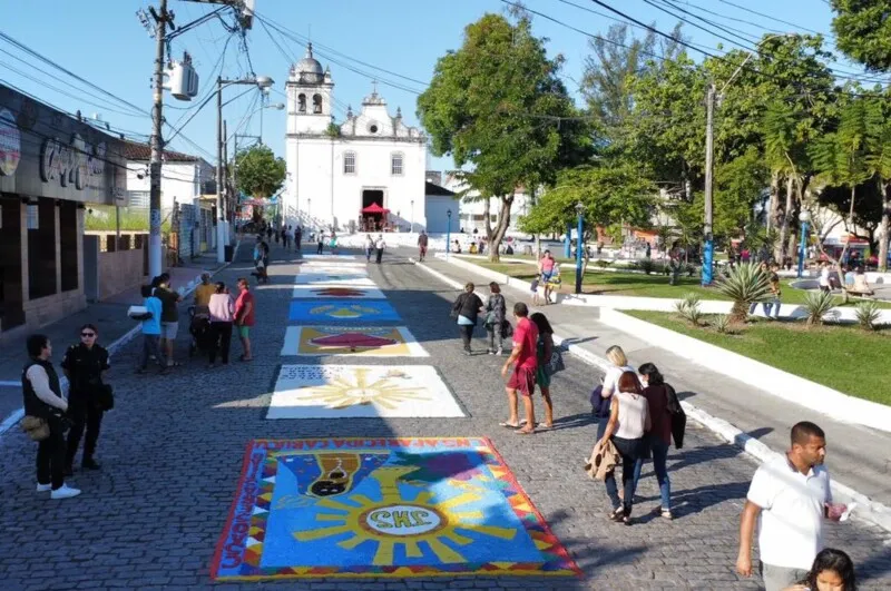 Fiéis montaram tapetes de sal em Itaboraí