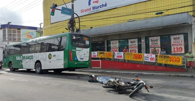 De acordo com testemunhas, o acidente aconteceu por volta das 6h