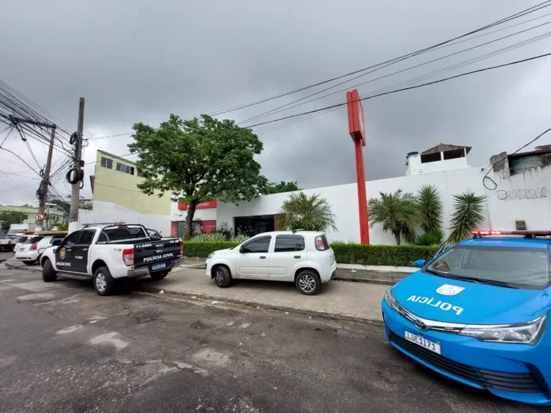 Polícia faz perícia no local