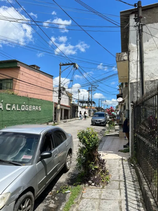 Rua Domingos de Alcântara segue há duas semanas sem água