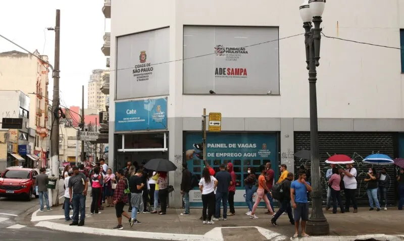 Ao todo, o país tinha 11 milhões de desempregados em abril